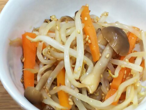 レンジで簡単!もやしと人参としめじのごま和え